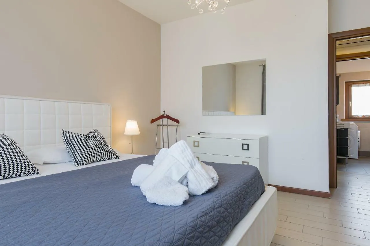 Claudia'S House Con Piscina Apartment Peschiera del Garda Italy