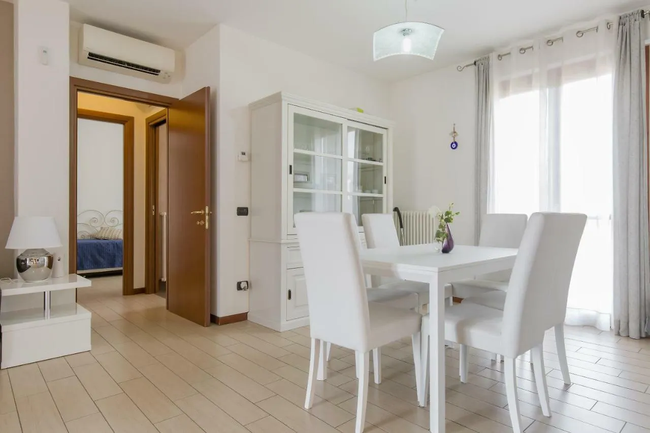 Claudia'S House Con Piscina Apartment Peschiera del Garda